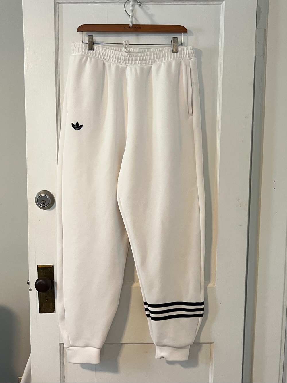 NWOT adidas Originals Neuclassics sweatpants white w/ black three-stripe